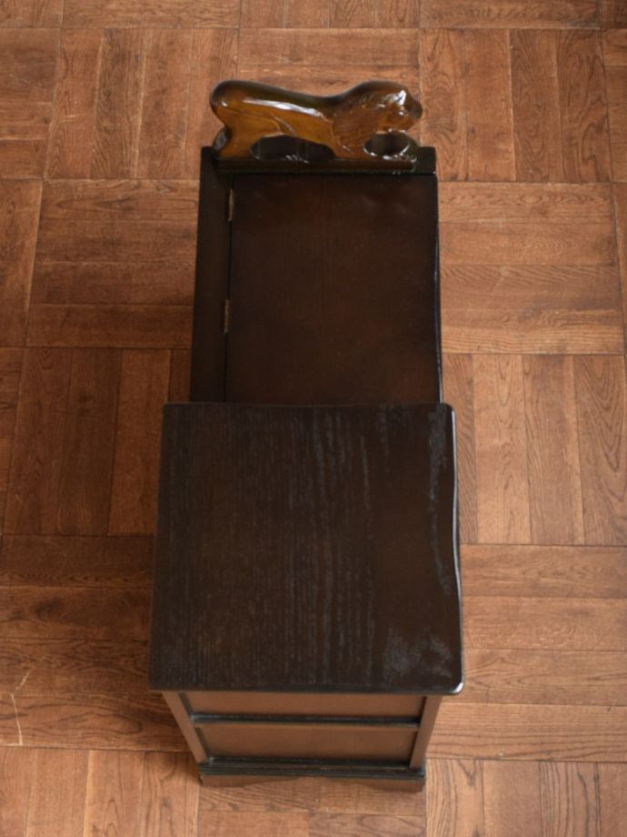 キャビネットの天板