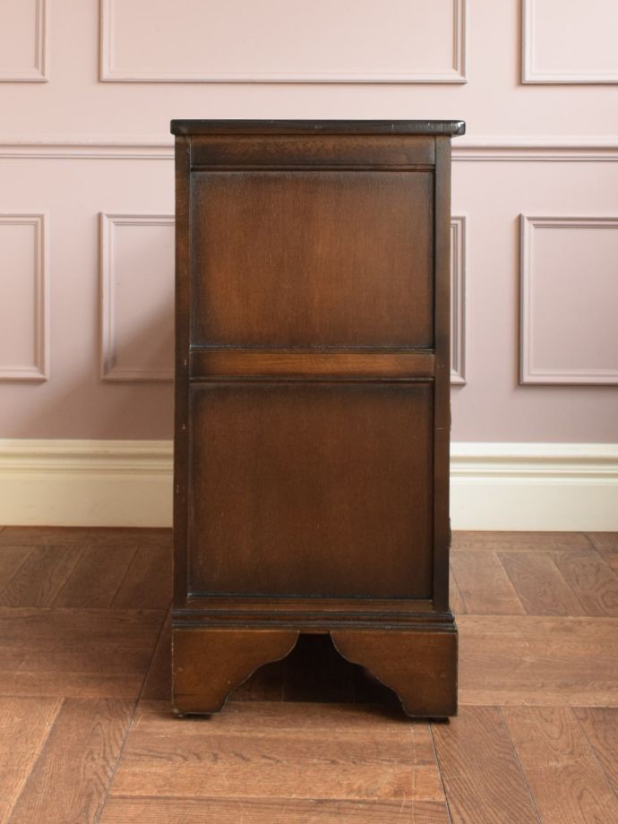 テレフォンベンチの側面