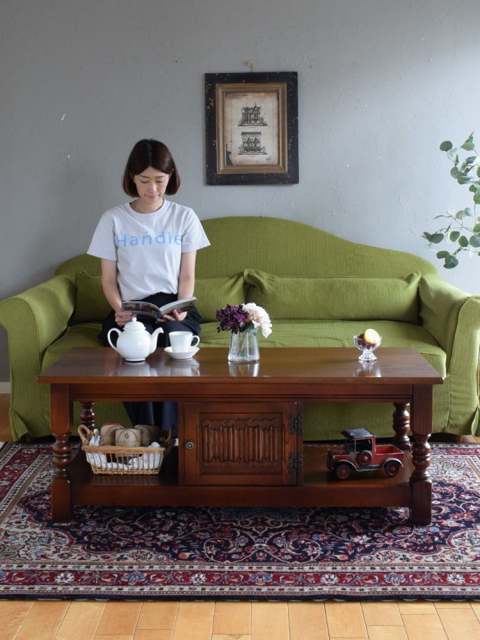 アンティークのコーヒーテーブル