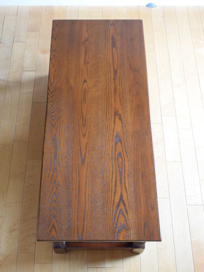 アンティークのテーブルの天板