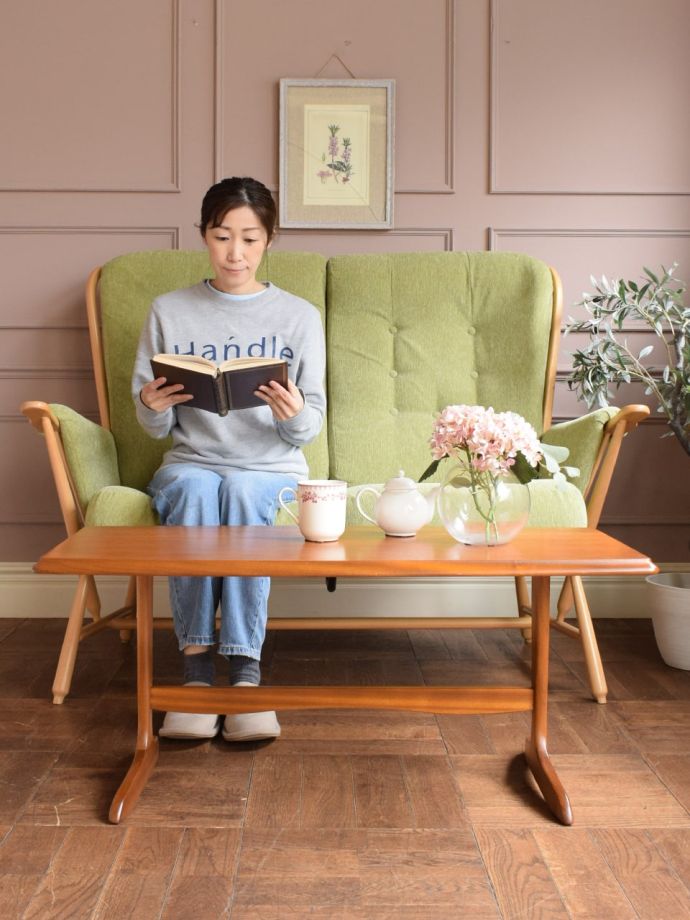 北欧スタイルのビンテージテーブル