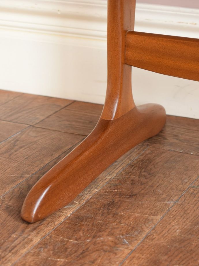 ヴィンテージ家具の脚