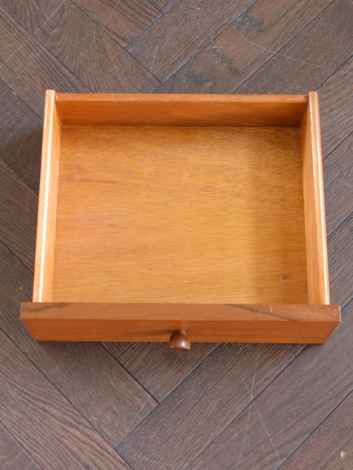 テレフォンベンチの引き出し