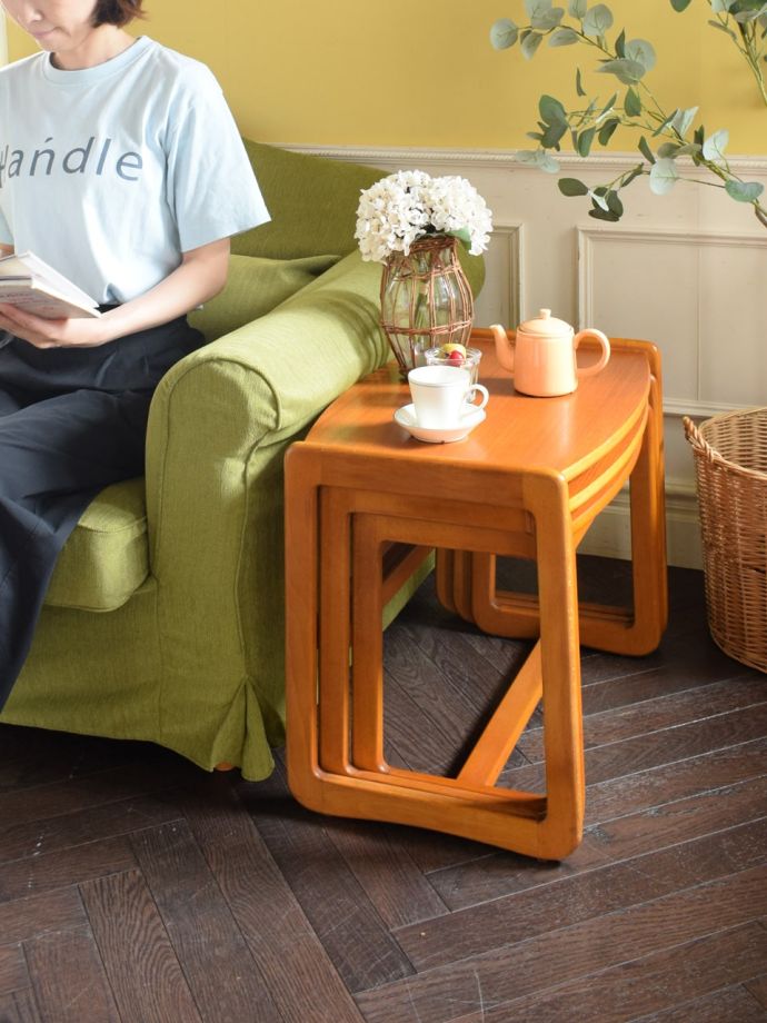 北欧スタイルのビンテージテーブル