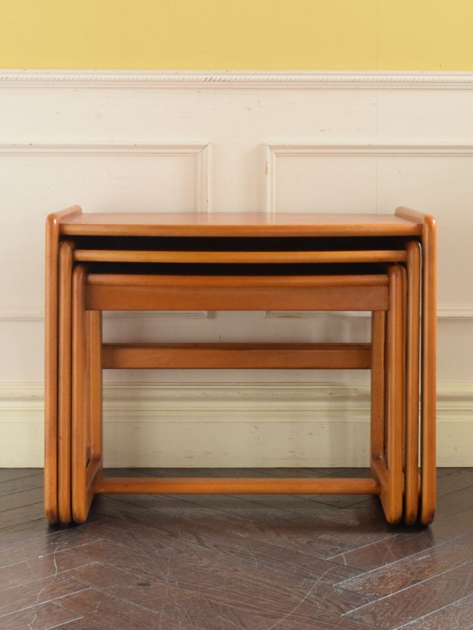 コーヒーテーブルの側面