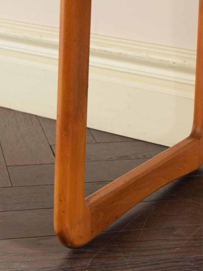 ビンテージテーブルの脚