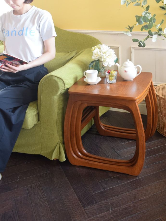 北欧スタイルのビンテージテーブル