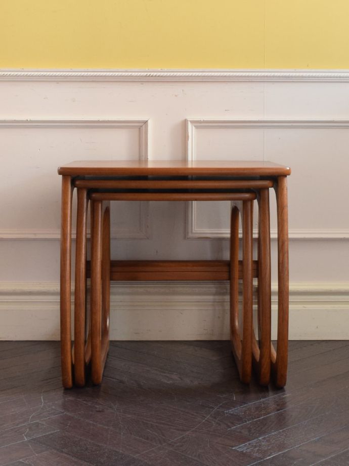 ビンテージコーヒーテーブルの側面