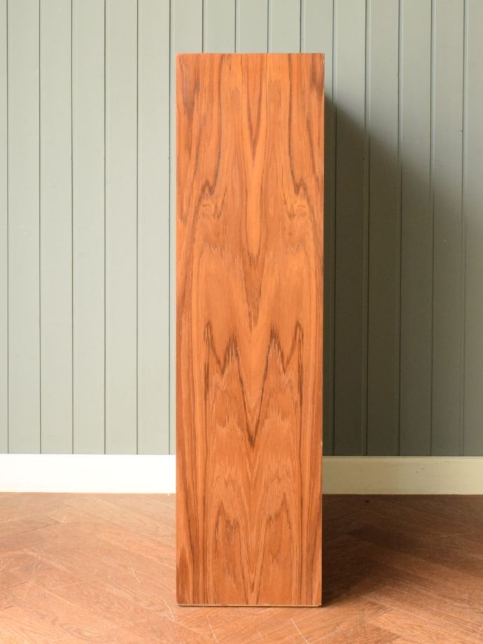 ビンテージキャビネットの側面