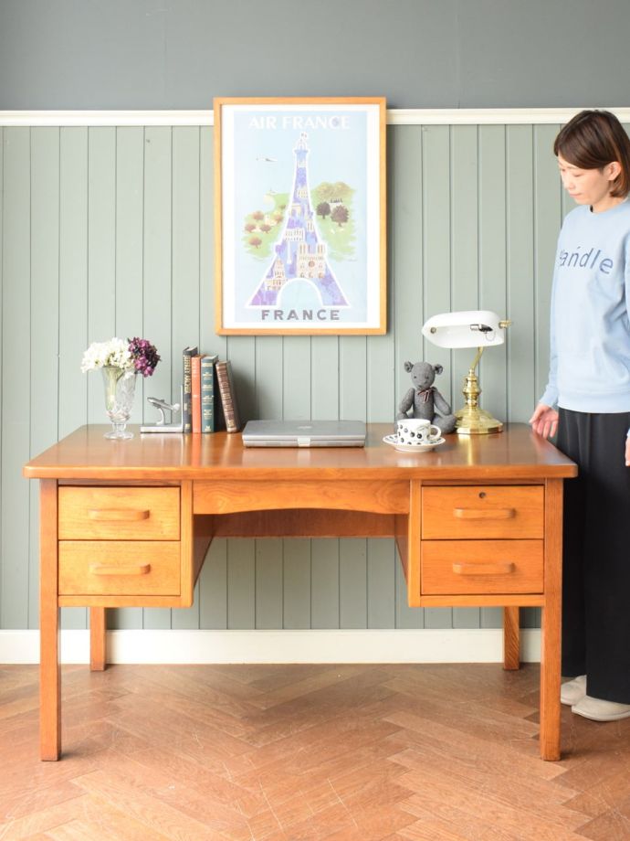 スタイリッシュでカッコいいデスク