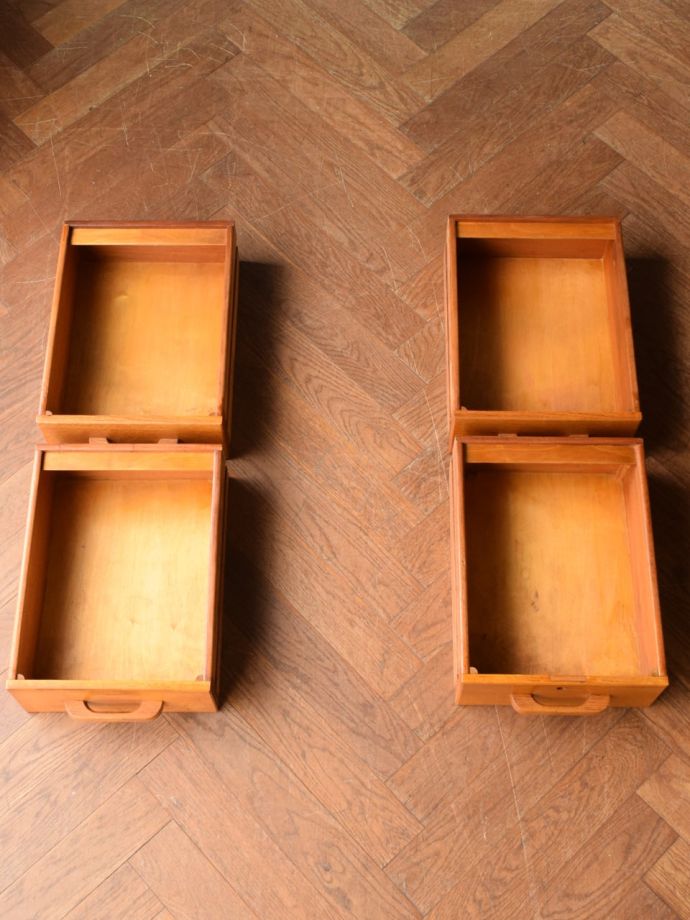 アンティークデスクの引き出し