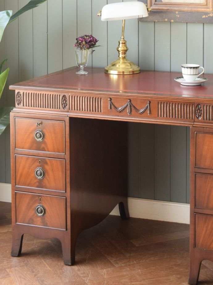 アンティークデスクの美しい木目