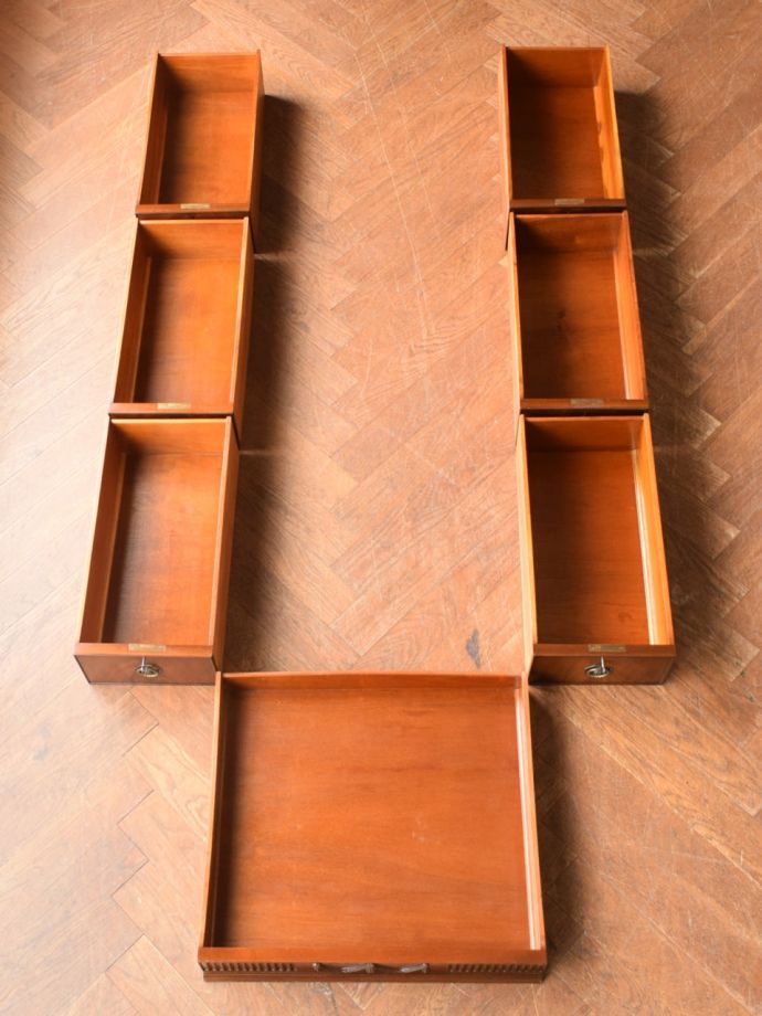 アンティークデスクの引き出し