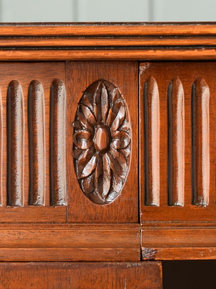 アンティークデスクの装飾