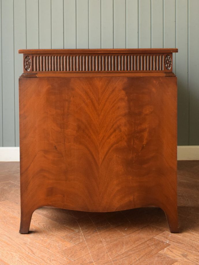 書斎デスクの側面