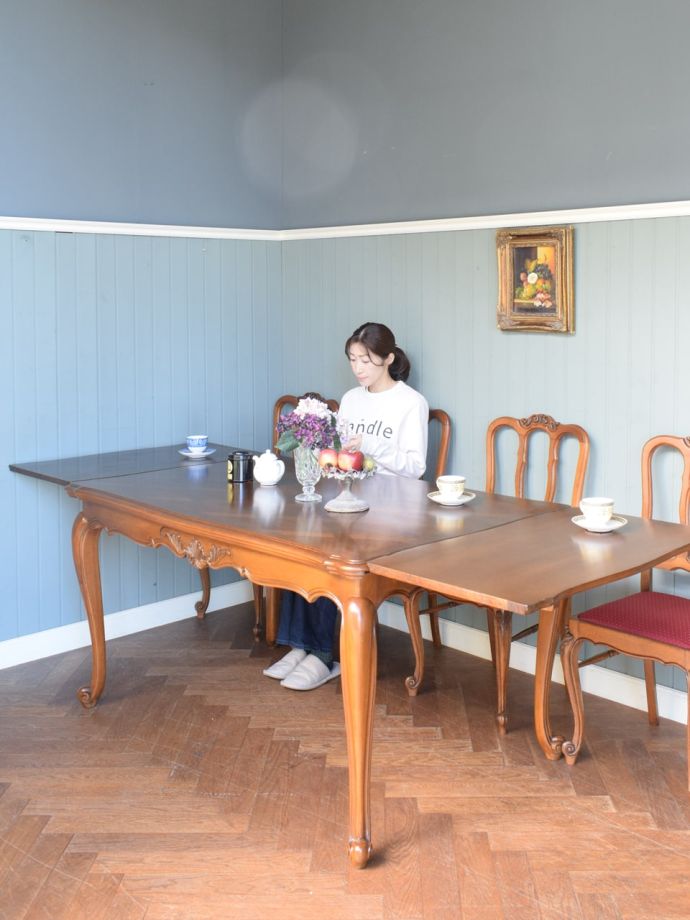 フランスのアンティークテーブル