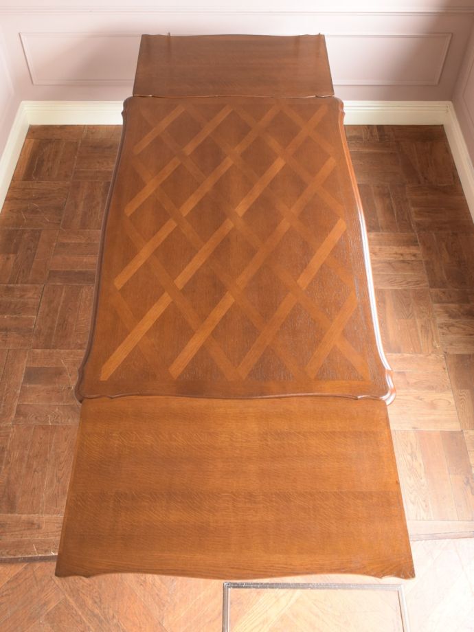 フランスの伸長式テーブルの天板