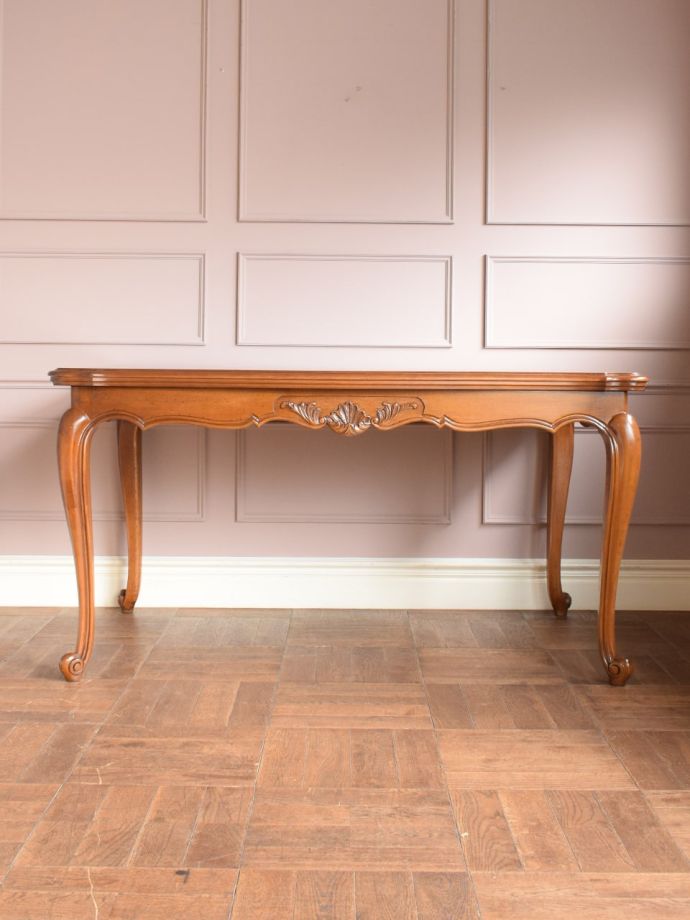 伸長式テーブルの側面