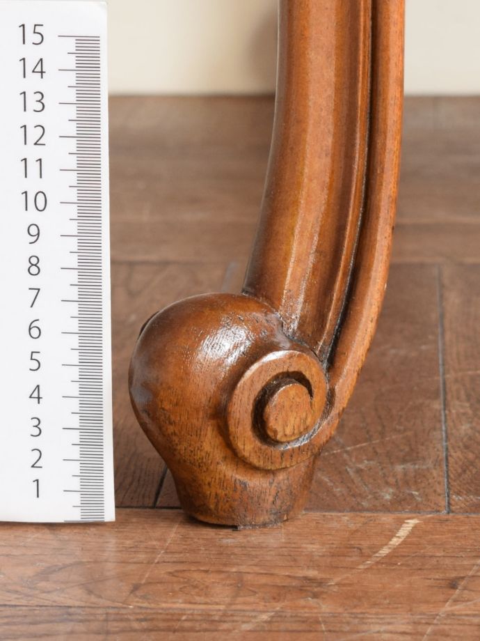 アンティークテーブルの脚
