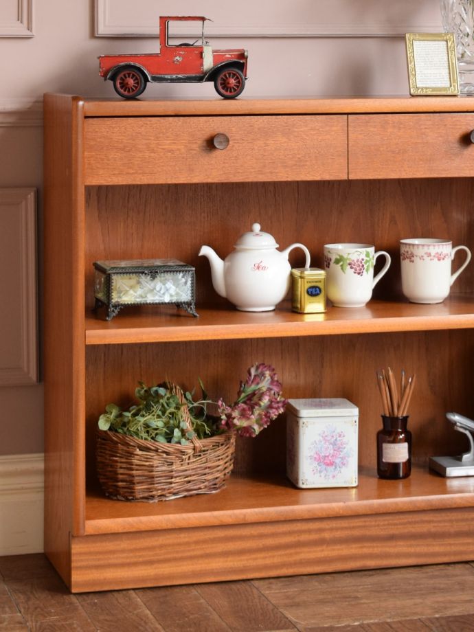 ヴィンテージ家具らしい美しい木目