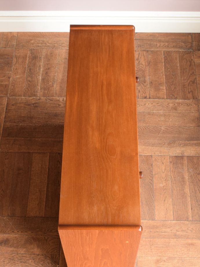 ビンテージ本棚の天板