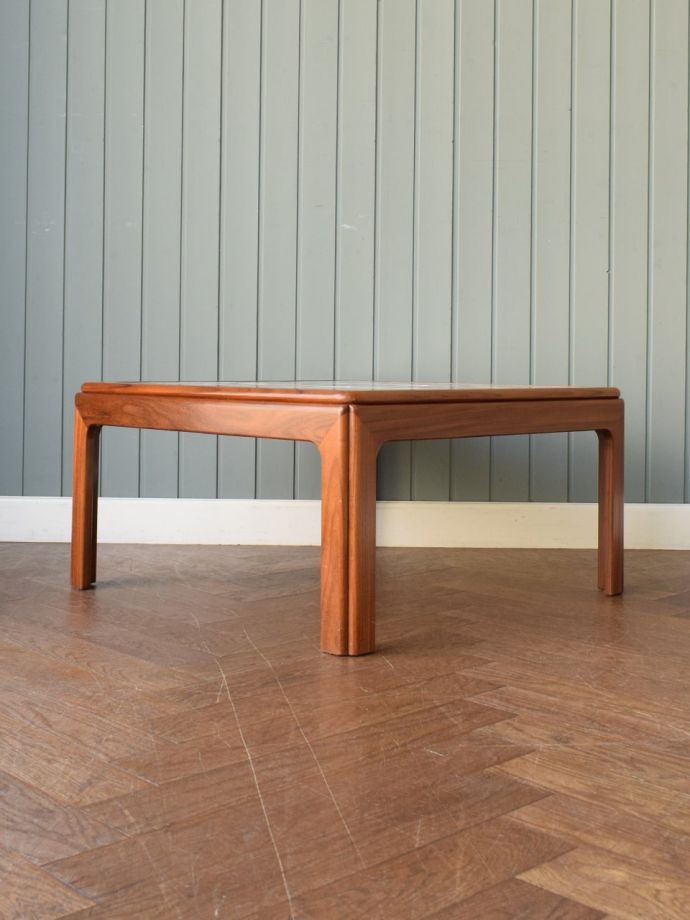 G-PLANのテーブルの側面