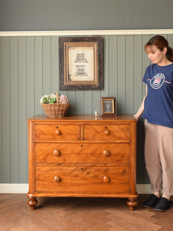 英国アンティークのチェスト