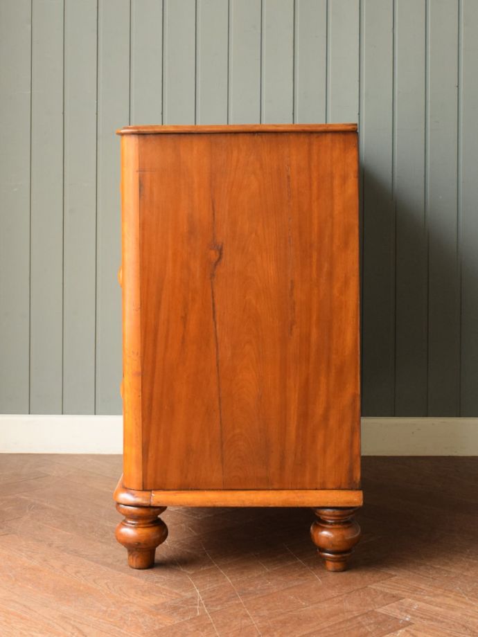 チェストの側面