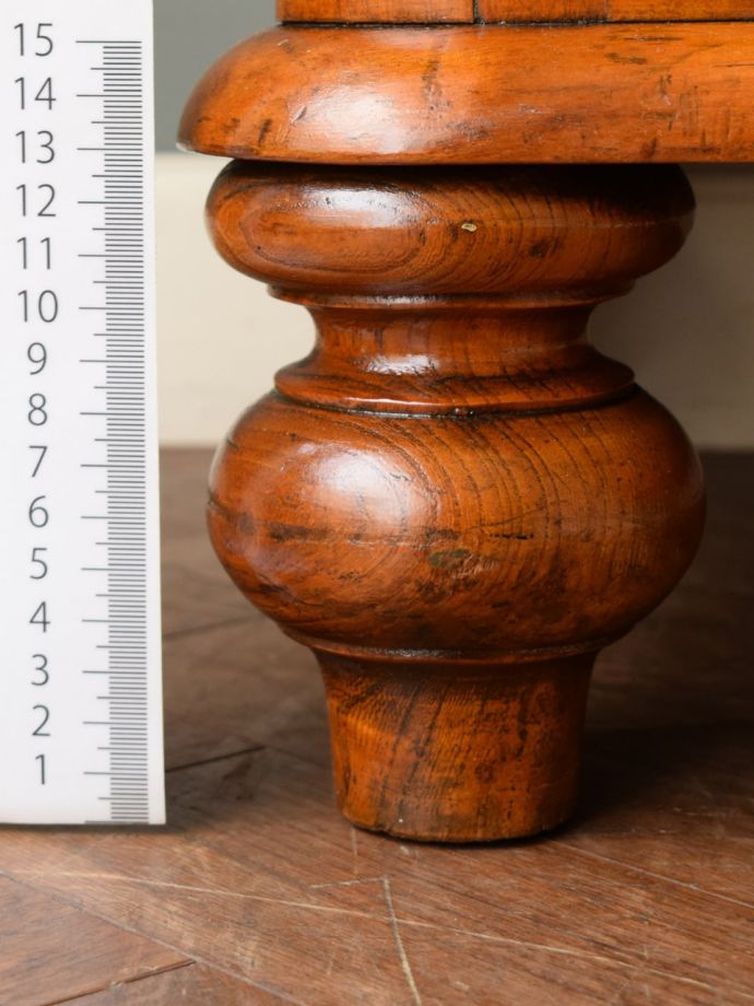 アンティーク家具の脚