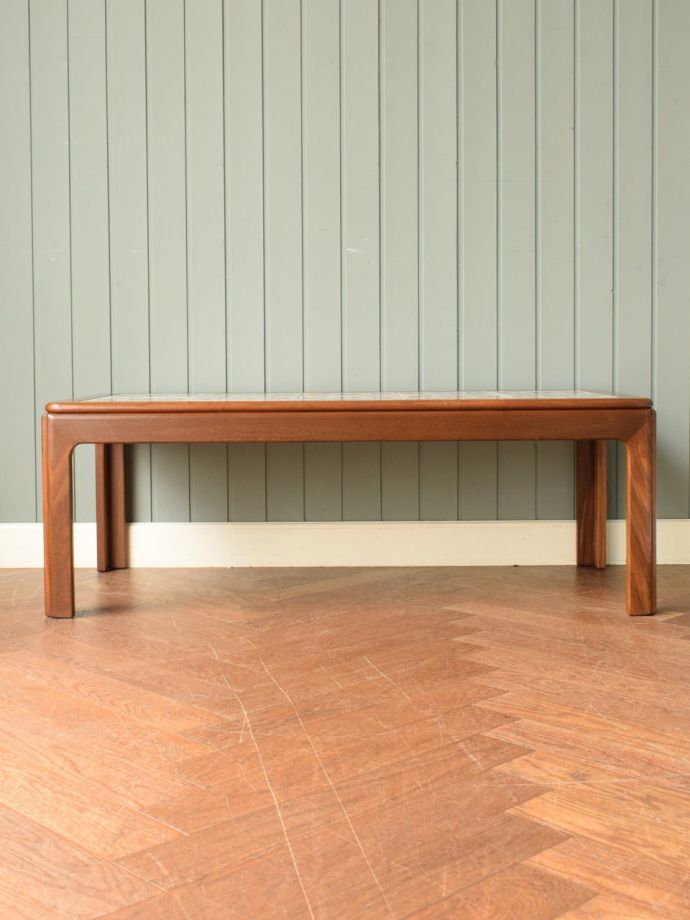 G-PLANのテーブルの側面