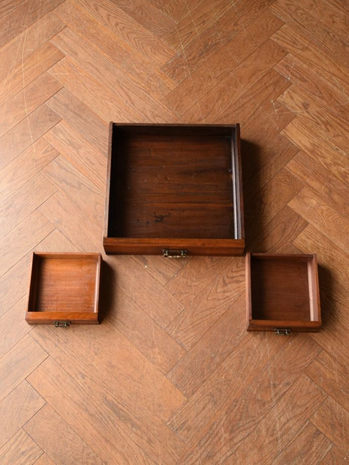 ドレッサーの引き出しの中