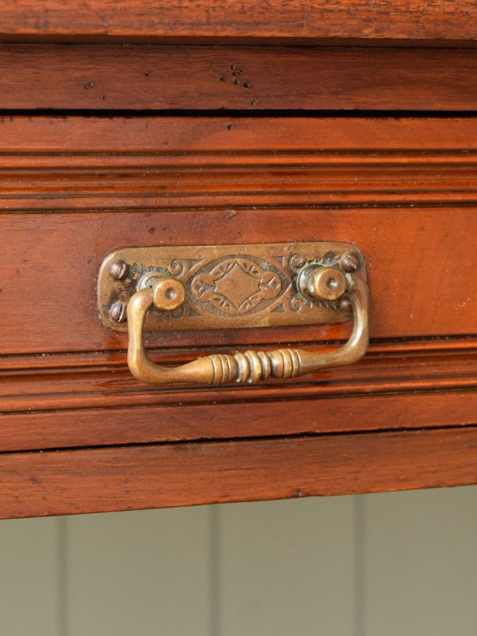 ドレッサーのおしゃれな取っ手