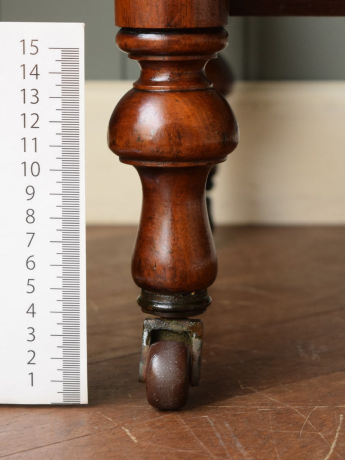 アンティーク家具の脚