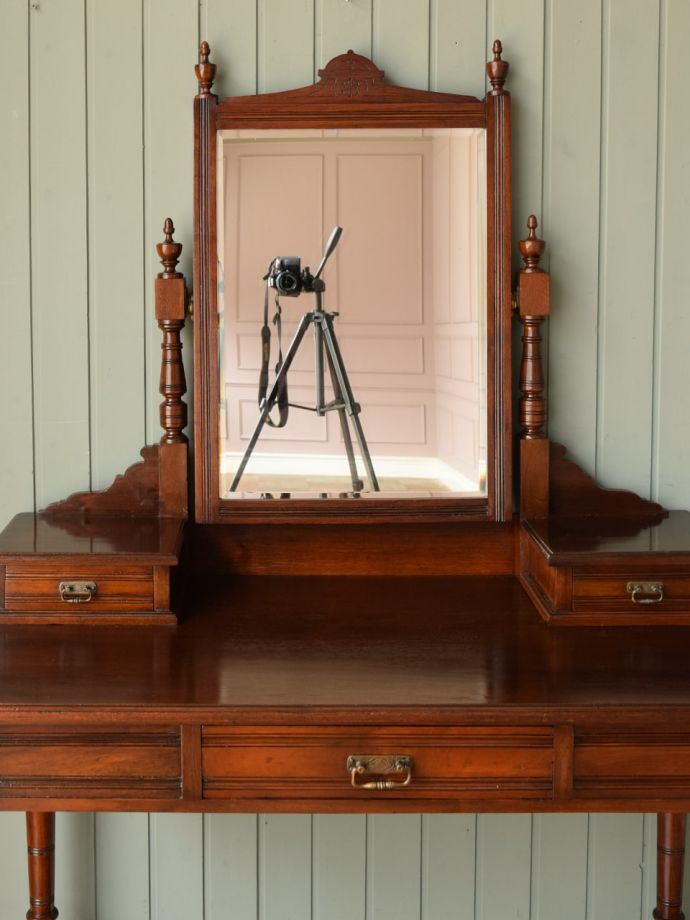 ドレッサーの扉の中