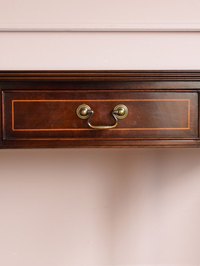 英国アンティークらしい装飾