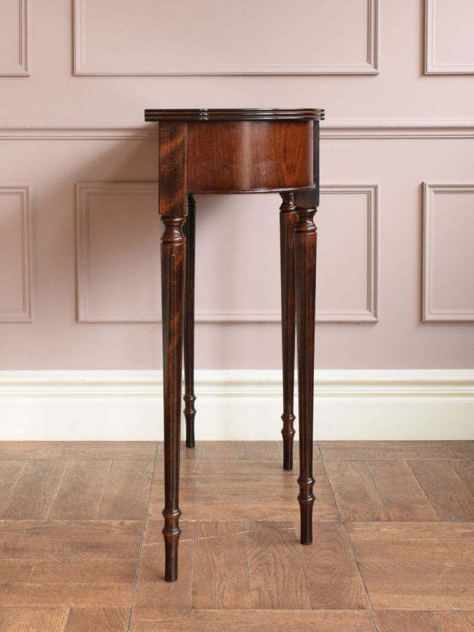 コンソールテーブルの側面