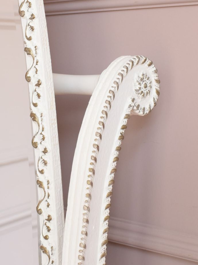 シュバルミラーの装飾