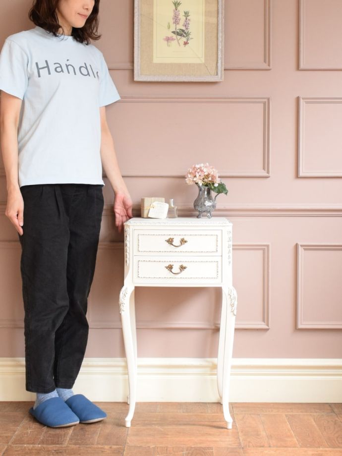 フランスのアンティークサイドチェスト