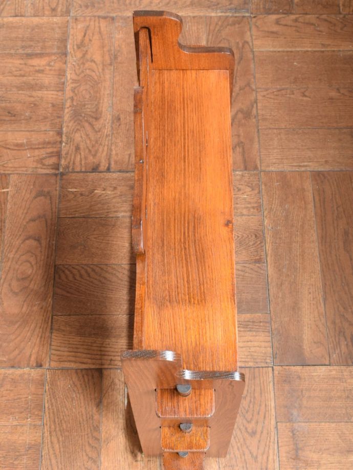 アンティークのウォールシェルフの天板