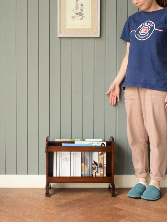 アンティークのおしゃれなマガジンラック