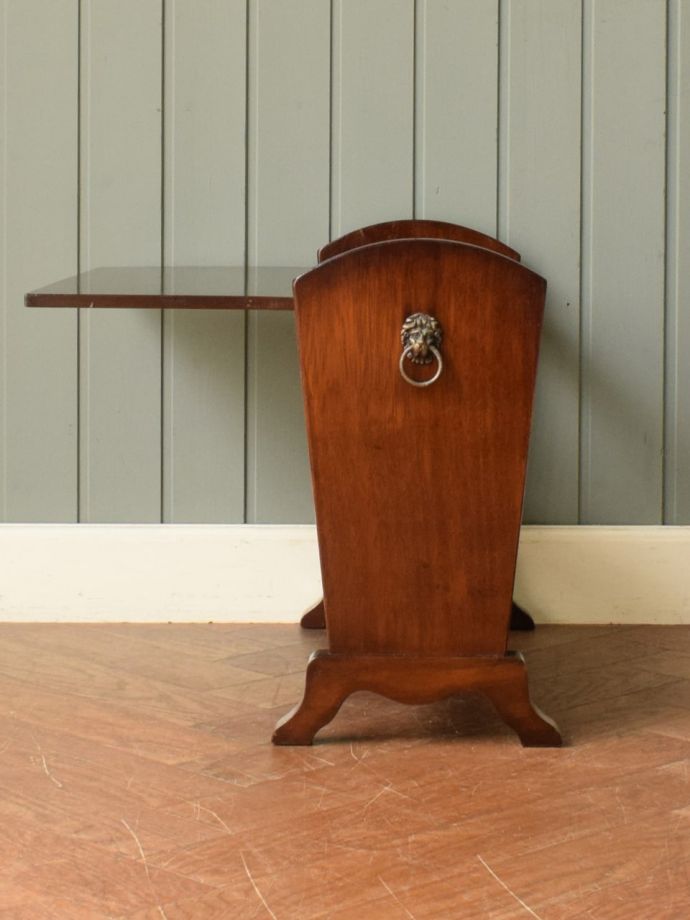 マガジンラックの側面