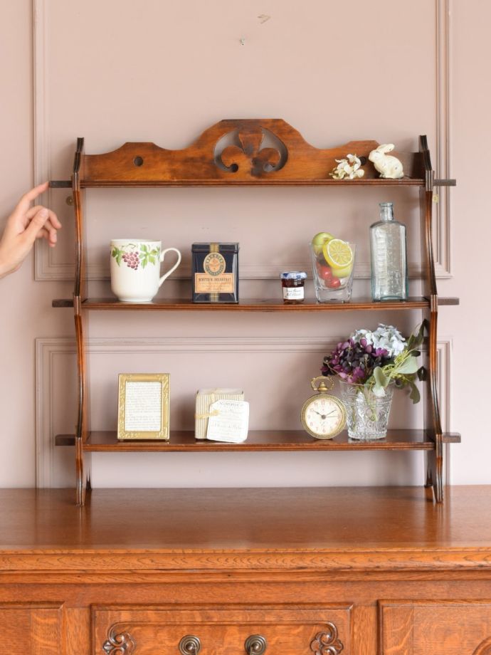 アンティークのウォールシェルフ