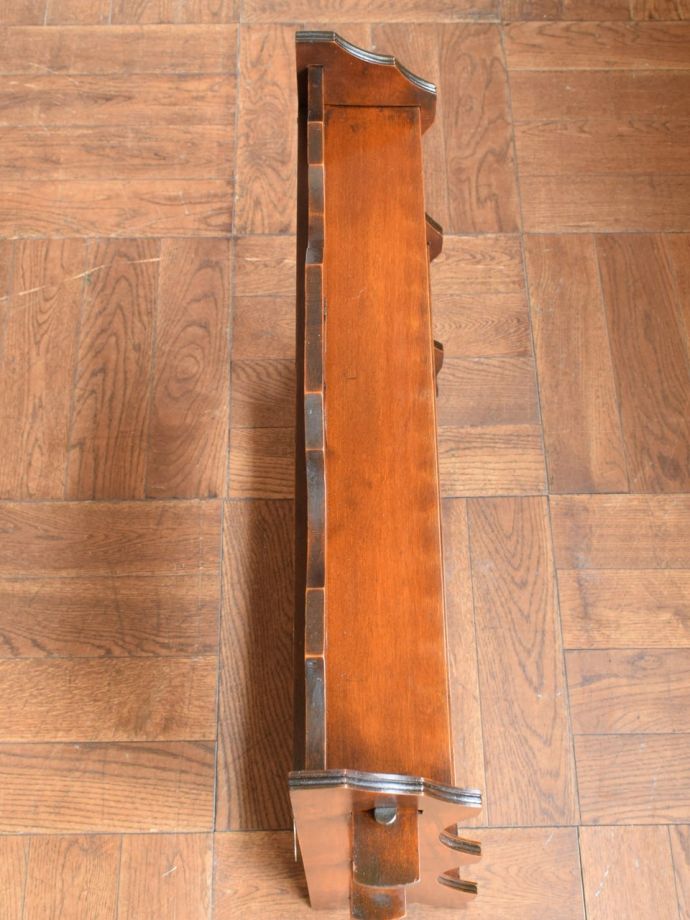 アンティークのウォールシェルフの天板