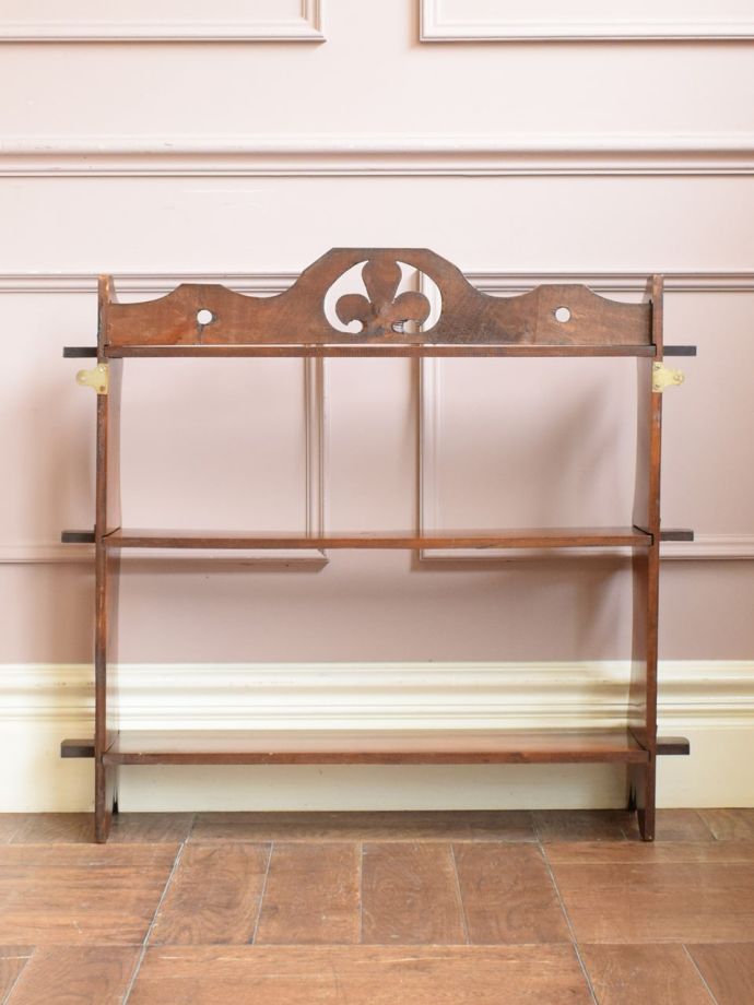 ウォールシェルフの裏