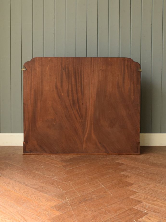 ウォールシェルフの裏