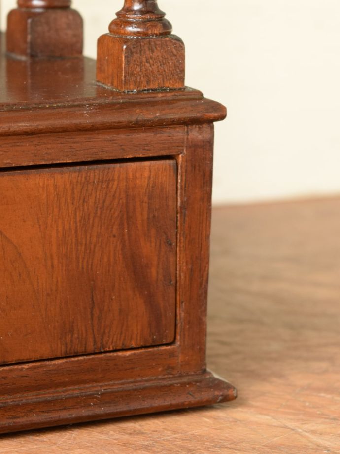 アンティーク家具の土台部分