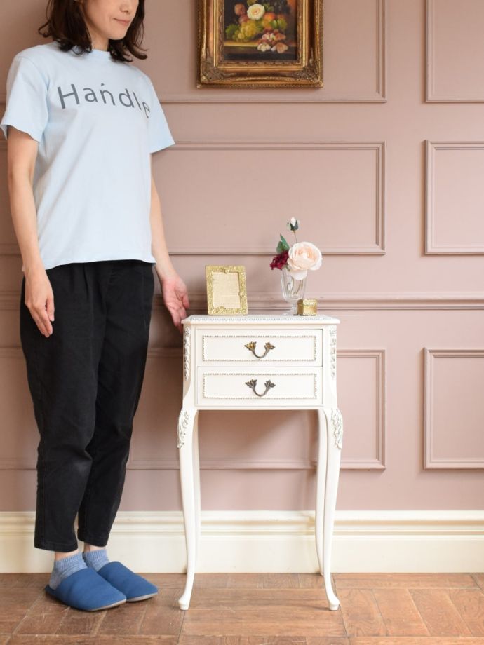 フランスのアンティークサイドチェスト