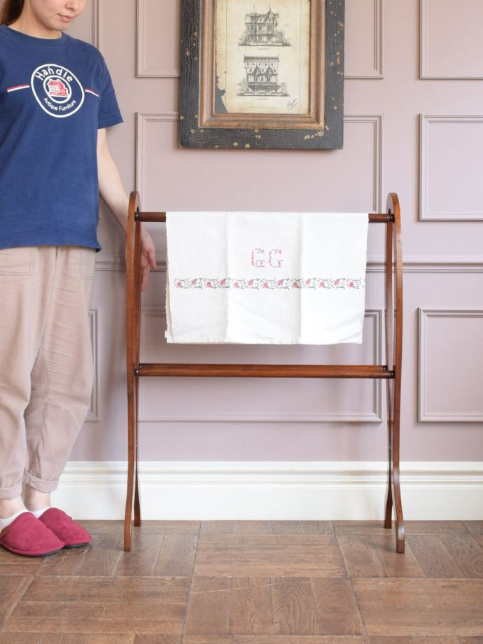 アンティークのタオルハンガー