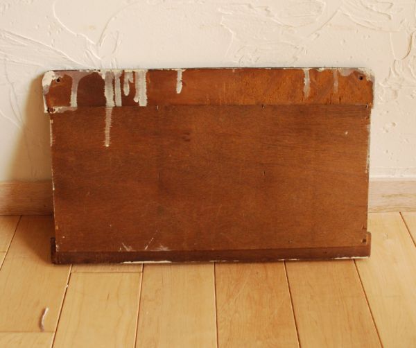 ウォールシェルフ・ウォールハンガー　アンティーク家具　フラワーペイントが可愛い木製のアンティークレターラック。上に２箇所ビス留めする穴が開いています。(m-1238-z)