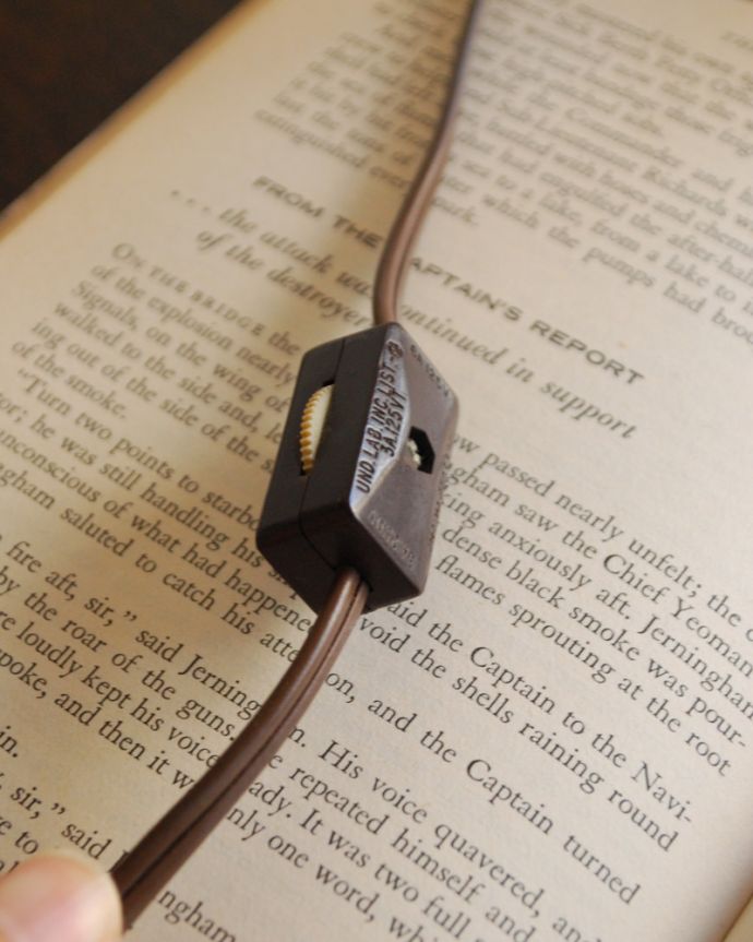 スタンドライト 照明・ライティング ホテル気分を感じられるアンティークベッドサイドテーブルランプ(シェード付き)(E26球×2) 。スイッチです。(m-1477-z)